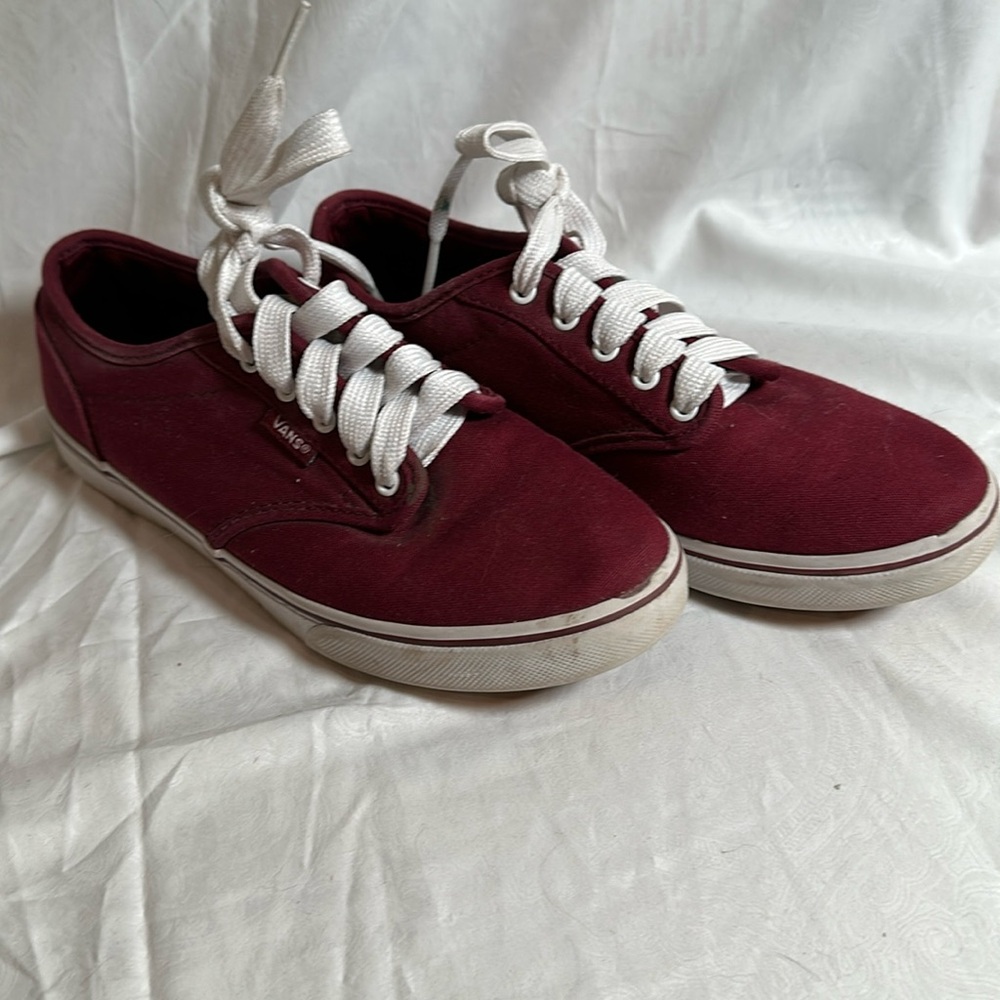 Vans Women’s Burgundy Size 6 Newer